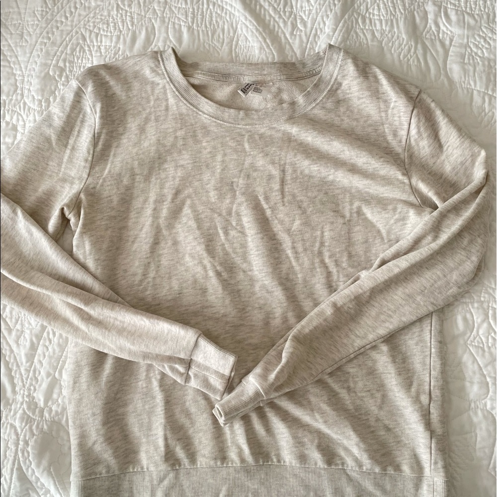Grey/white lightly space dyed crewneck